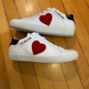 Love Moschino Calfskin Sneakers w/ RED HEARTs US 9& 10 EUR41 & 42 Brand New